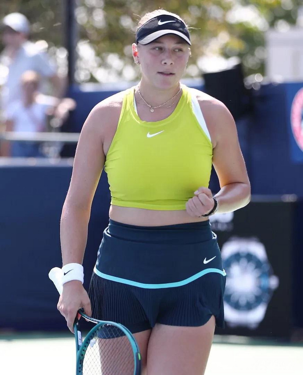 一场胜利背 一场胜利背